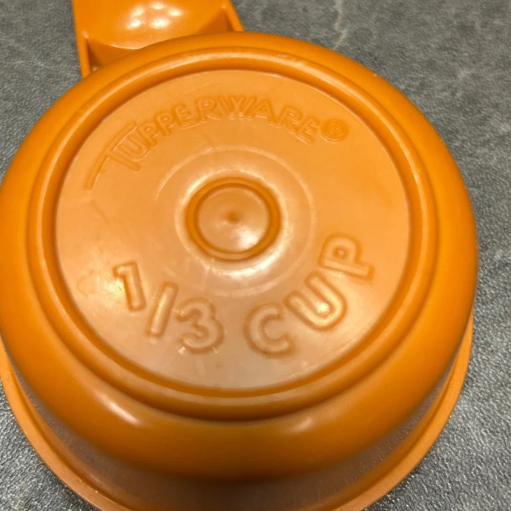 Tupperware vintage measuring
